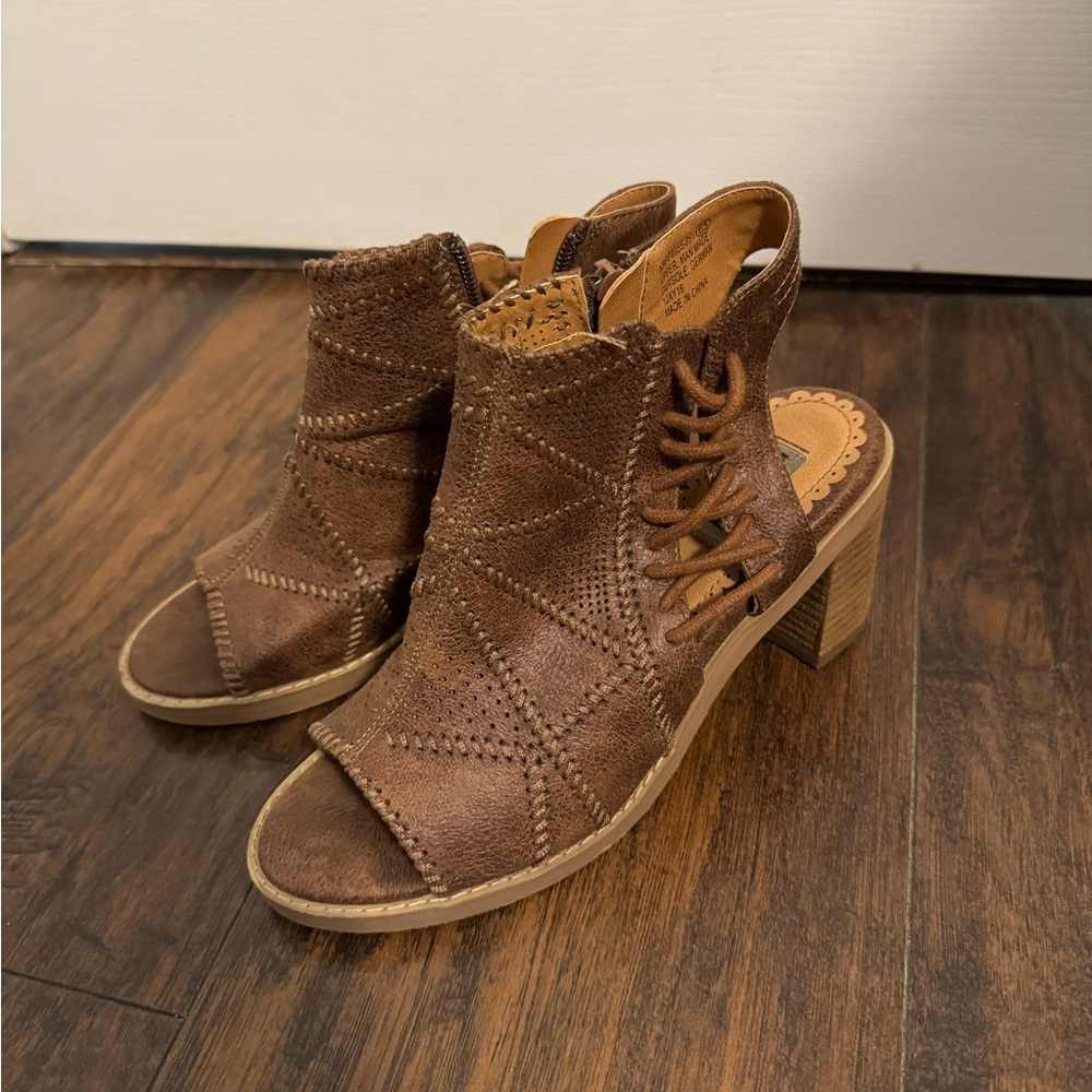 Boutique Stitched Brown Heels